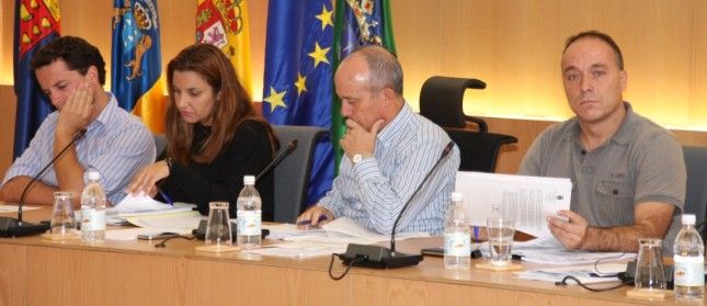 San Borondón consigue que sus compañeros del grupo de gobierno de Tías renuncien al teléfono móvil corporativo