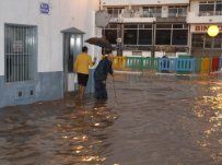 El Ayuntamiento continúa con la limpieza de las calles de Arrecife una semana después de las inundaciones