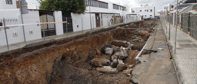 La alcaldesa anuncia que las obras pluviales de Playa Honda se reanudan por fin este martes