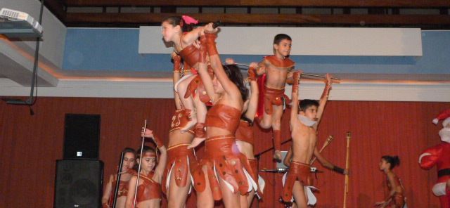 Lanzarote baila por la Navidad en una gala en la Sociedad Democracia