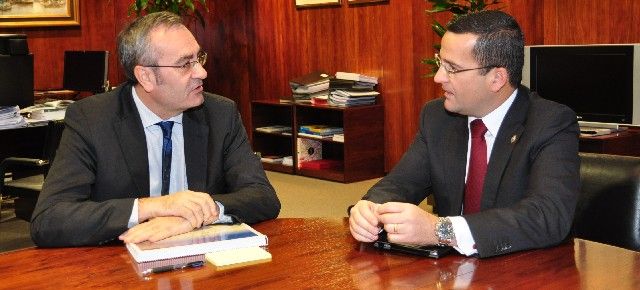 Óscar Luzardo anuncia que Puertos del Estado invertirá 2,2 millones de euros en la ampliación de la línea de atraque del muelle de cruceros