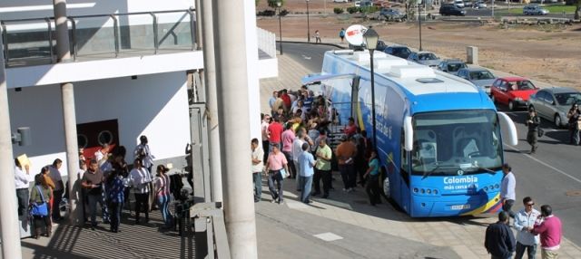 La unidad móvil Colombia más cerca de ti atendió en cuatro días a más de 2.000 personas en Lanzarote