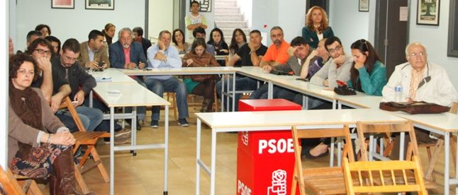 Luengo encarga a los socialistas que continúen en la defensa de las renovables