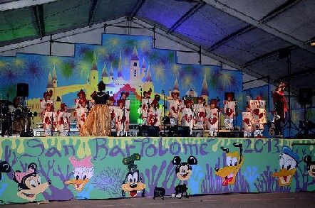 Las agrupaciones del Carnaval de San Bartolomé llenaron el Parque Félix Rodríguez en su presentación