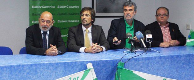 Binter Canarias y el Cabildo  promueven entre los escolares la historia y las técnicas de construcción y navegación en 'Jolateros'