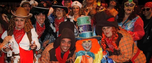 Cientos de lanzaroteños se dieron cita en El Varadero para disfrutar de la noche del Carnaval