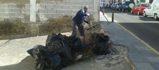 El Ayuntamiento de Arrecife recoge 64,5 toneladas de basura de los barrios de Argana Alta y Argana Baja