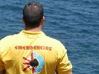 Emerlan rescata a un bañista en apuros en Puerto del Carmen