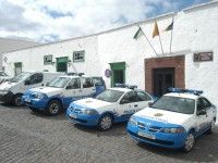 La Policía Local de Teguise detiene a dos personas, tras sorprenderles forzando la puerta de un vehículo en Nazaret