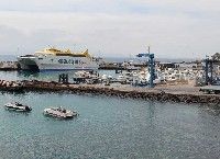 El pleno de Yaiza avala el nuevo proyecto de ampliación del puerto de Playa Blanca, con el único voto en contra de CC