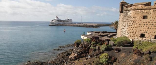 El Cabildo desmiente al Ayuntamiento de Arrecife y dice que no hay un acuerdo para adelantar la obras del dique de abrigo en Naos