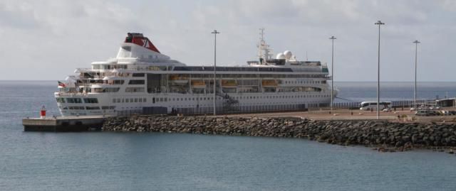 El Ayuntamiento asegura que la Autoridad Portuaria iniciará las obras del contradique en el muelle de cruceros de Arrecife en 2014, dos años antes de lo previsto