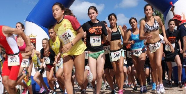 Los futuros hombres y mujeres de hierro participaron en el Ironkids