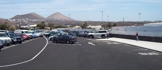 El Ayuntamiento de Tías finaliza las obras de pavimentación del aparcamiento del colegio de La Asomada