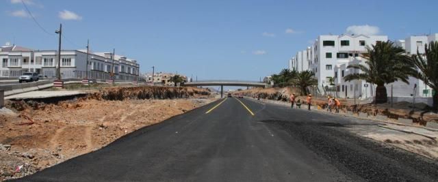 El desvío por Maneje desaparecerá el próximo lunes y ya han comenzado a levantarse las rotondas elevadas de la circunvalación