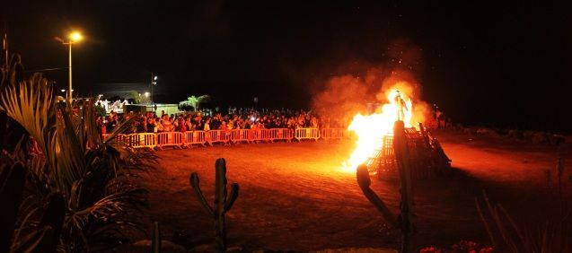 Parrandas, asadero y una gran hoguera para celebrar la noche de San Juan en Puerto del Carmen