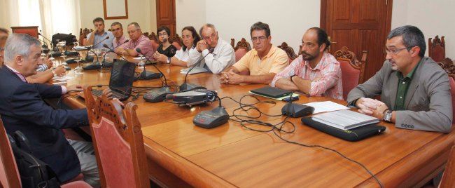 El Cabildo celebró un encuentro para establecer medidas de control ante enfermedades nuevas e importadas a Canarias