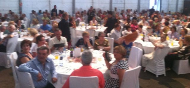 AC denuncia que Arrecife gastó 30.000 euros en una cena para mayores con 25 camareros, regalos y cartas-menú personalizadas