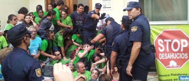 IU denuncia el exceso de celo policial y la responsabilidad de la juez en el  inhumano desahucio de Caty Villalonga en Arrecife