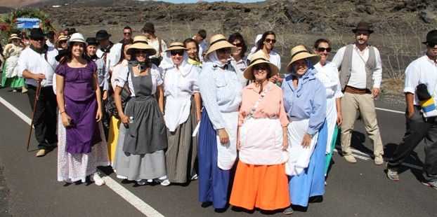 Miles de romeros caminan desde primera hora hacia Mancha Blanca