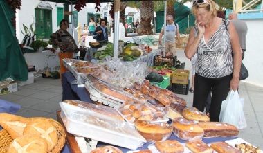 El Mercado Agrícola de Costa Teguise abre por primera vez sus puertas con "gran acogida"