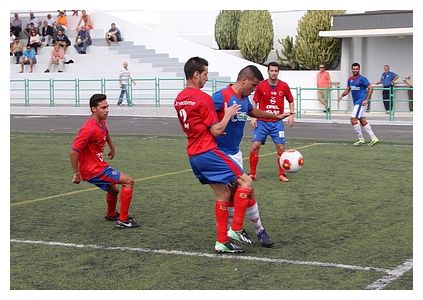 La UD Lanzarote plantó cara al líder y tuvo ocasiones para al menos un empate (0-1)