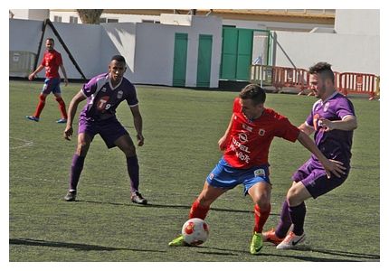 La UD Lanzarote se reencuentra con la victoria ante un San Isidro que se hunde