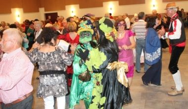 Los mayores de Arrecife vivieron su propio carnaval en el Centro Cívico