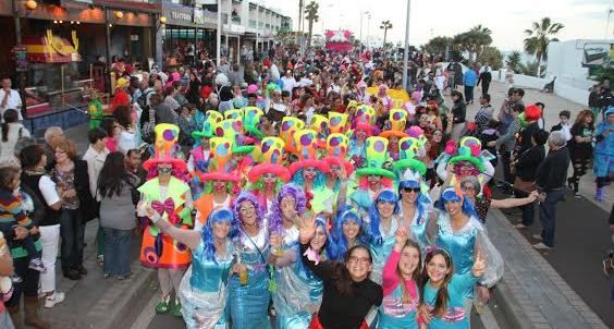 Puerto del Carmen disfrutó del gran desfile de Carnaval