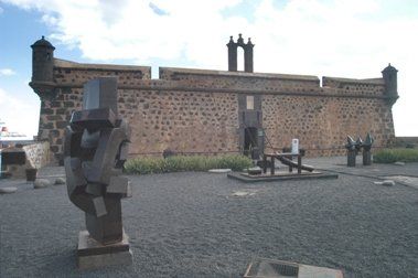 El MIAC-Castillo de San José culmina su transformación con la inauguración de la última exposición de la Bienal 2013