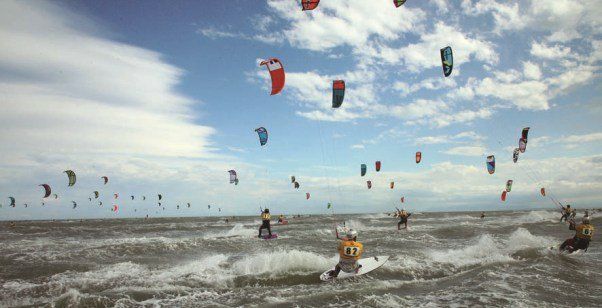 Turismo Lanzarote promociona la calidad de las playas de la isla en la mayor cita europea de kitesurf