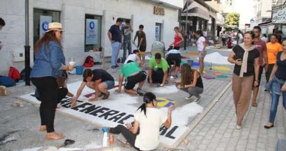 Más de veinte colectivos de Arrecife elaboran alfombras de sal para el Corpus Christi