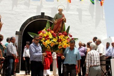 Cientos de vecinos despiden las fiestas de Mácher con la procesión en honor a San Pedro