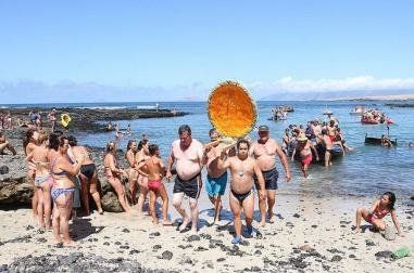 Caleta de Caballo cerró sus fiestas con la procesión de La Lapa