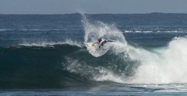 Los surfistas conejeros brillan en la final del Red Bull de Mundaka