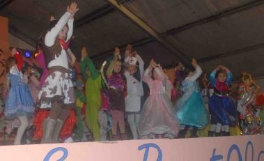 Los niños disfrutaron de su carnaval chinijo en San Bartolomé