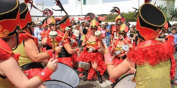 El colorido del Carnaval toma las calles de Tinajo