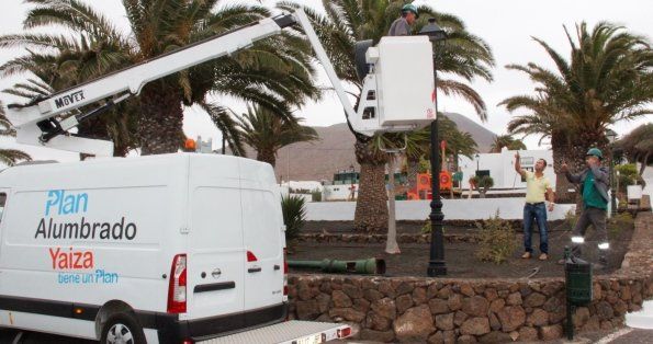 Yaiza comienza la renovación de farolas en Las Breñas