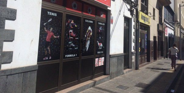 Detenido un hombre tras apuñalar a otro en una pelea en un local de Arrecife