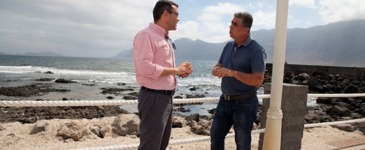 Teguise invierte más de 150.000 euros en mejorar los espacios públicos de Caleta de Famara