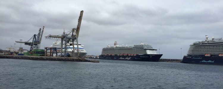 Arrecife bate récords con 4 buques y 9.500 cruceristas en la misma jornada