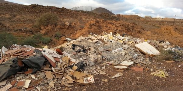 Denuncian los fuertes olores del vertedero de Zonzamas y piden una explicación