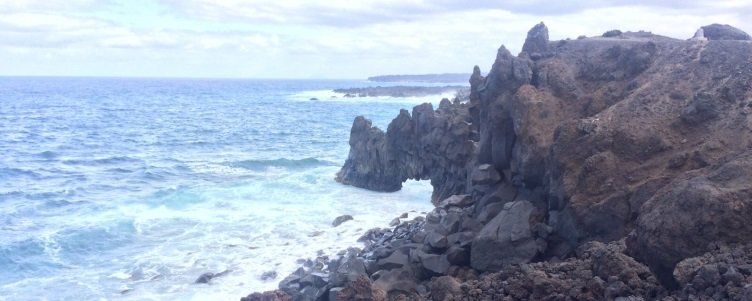 Rescatados dos tripulantes de un velero cerca de la playa del Cochino