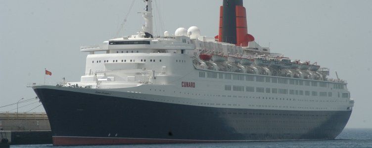 El Queen Elisabeth pone rumbo a Gran Canaria al no poder atracar en los Mármoles