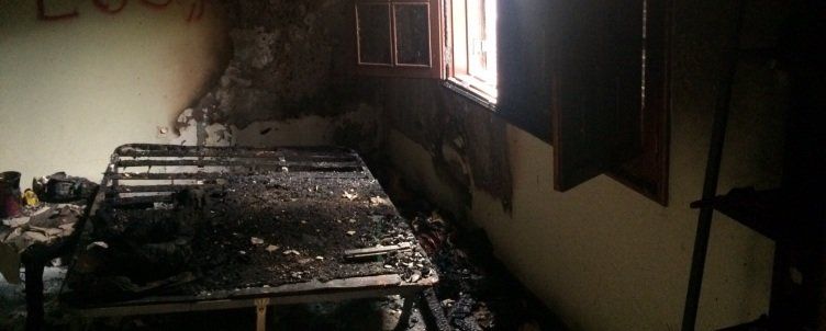 Extinguen un incendio en una vivienda 'ocupa' de Playa Honda