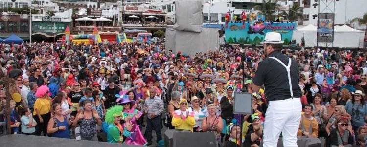 Las mascaritas abarrotaron el Varadero en el Carnaval de Día de Puerto del Carmen