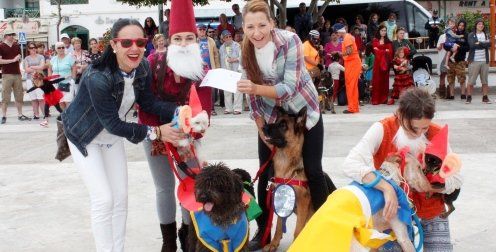 Las mascotas se apuntan al Carnaval de Playa Blanca