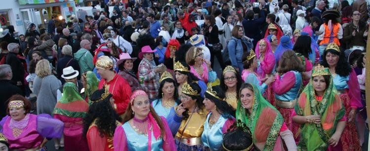 Costa Teguise despidió el Carnaval con el desfile de carrozas