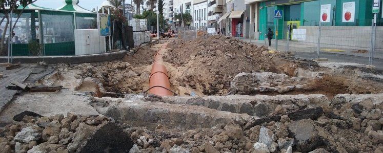 Comerciantes de la Avenida denuncian un nuevo parón y temen que pasen meses hasta reabrirla