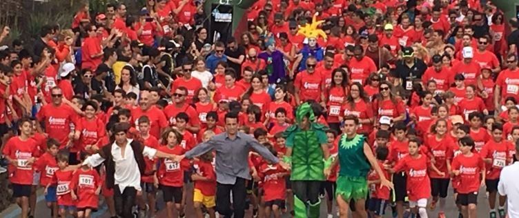 Gran marea roja en la carrera familiar del CEIP Costa Teguise